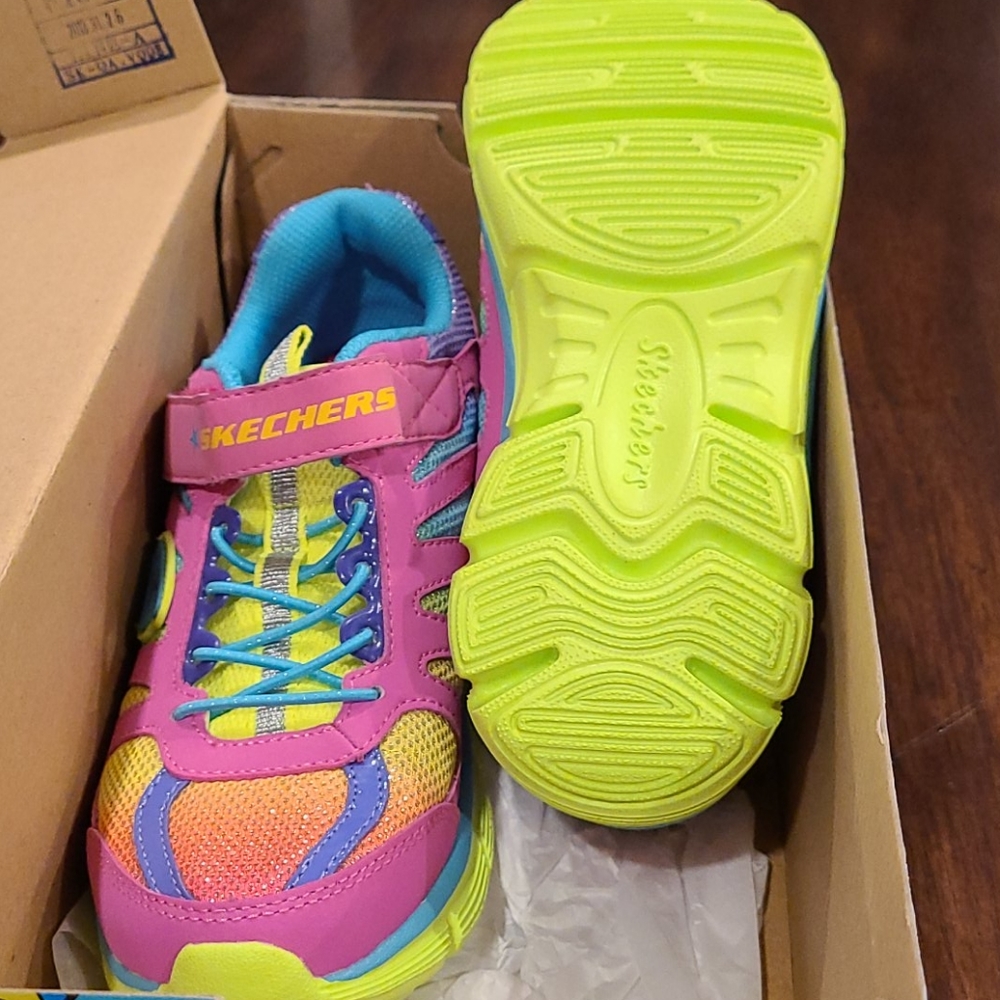 Girl's size 2.5 sketchers